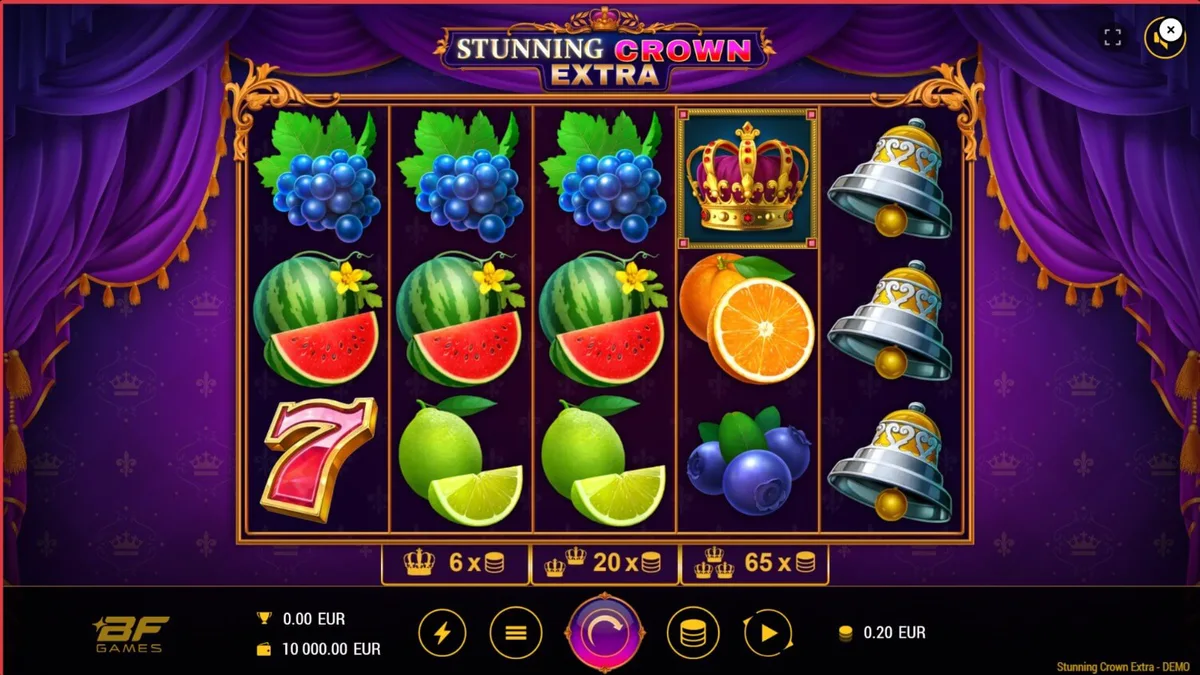 Tampilan visual slot Stunning Crown Extra dengan tema kerajaan dan mahkota emas.